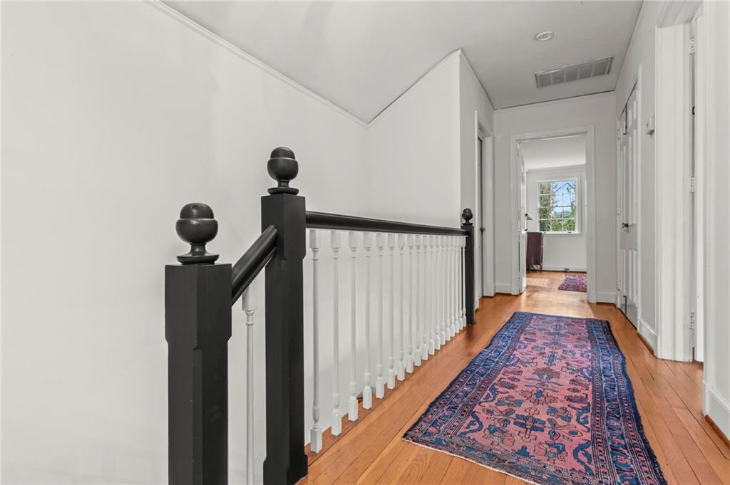 332 Brentwood Drive NE