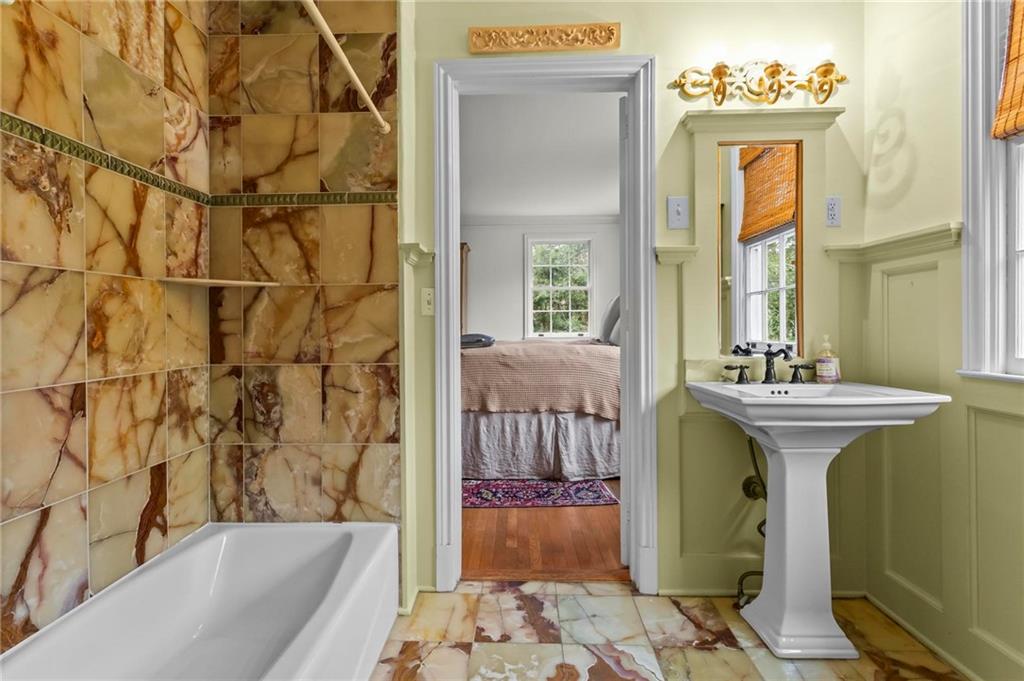 332 Brentwood Drive NE