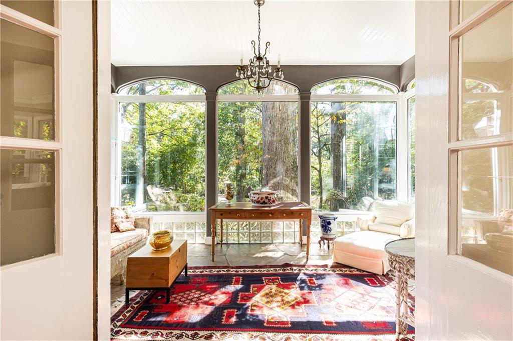 332 Brentwood Drive NE