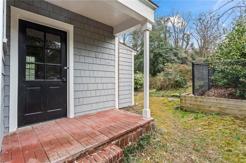 332 Brentwood Drive NE