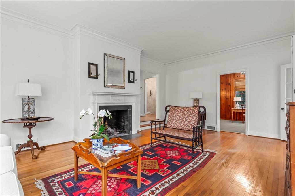 332 Brentwood Drive NE