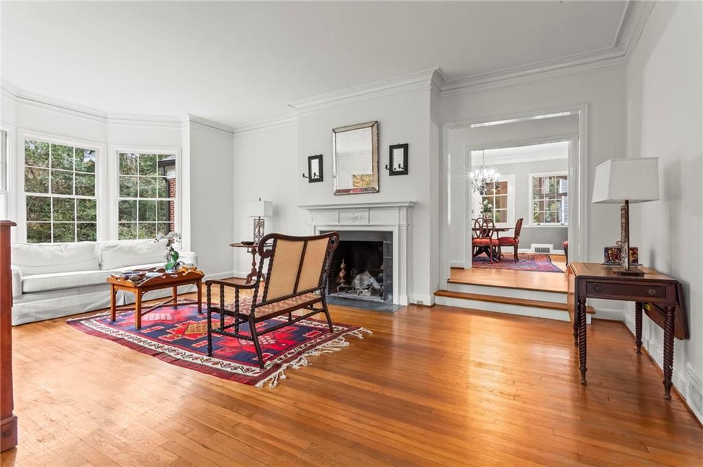 332 Brentwood Drive NE