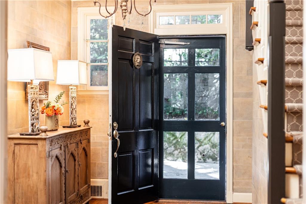 332 Brentwood Drive NE