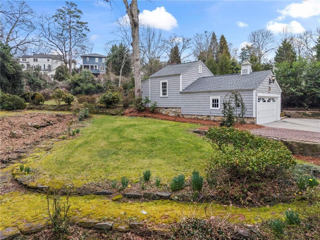 332 Brentwood Drive NE