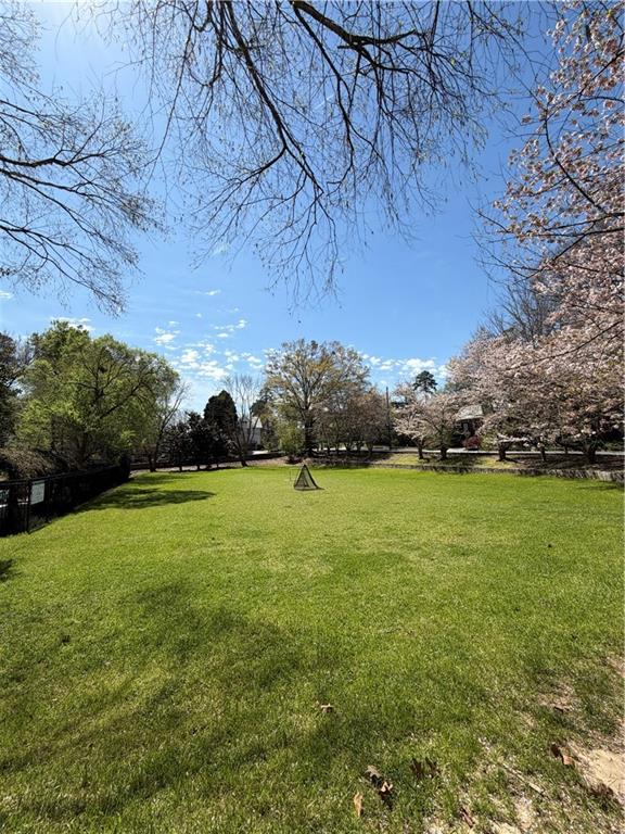 332 Brentwood Drive NE