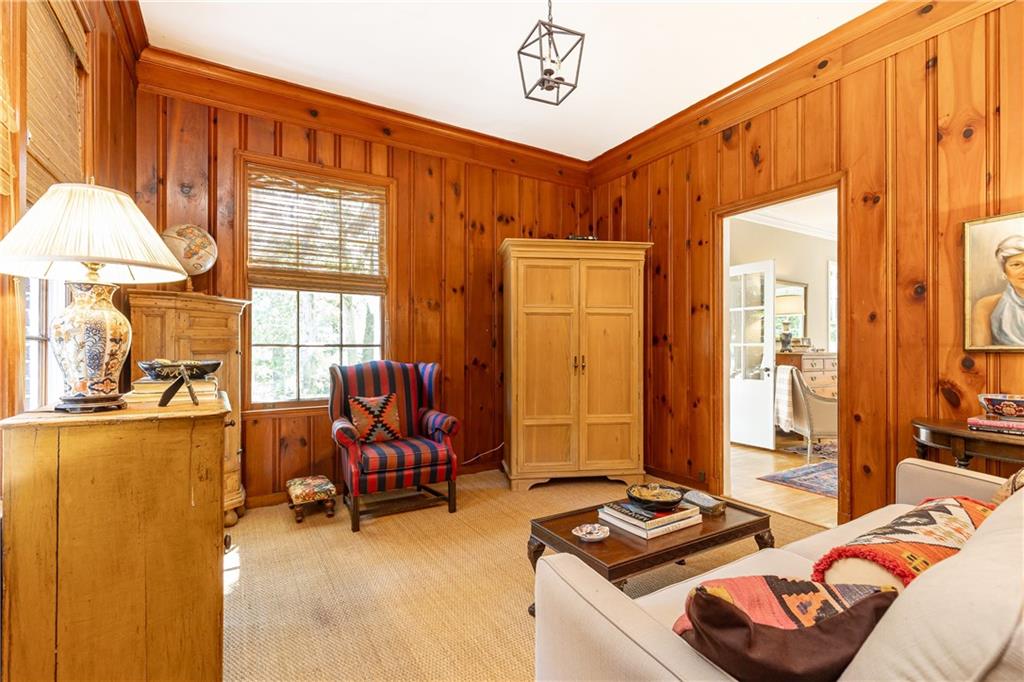 332 Brentwood Drive NE