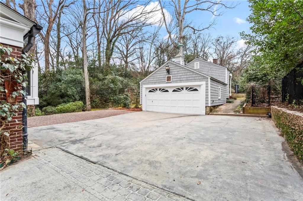 332 Brentwood Drive NE