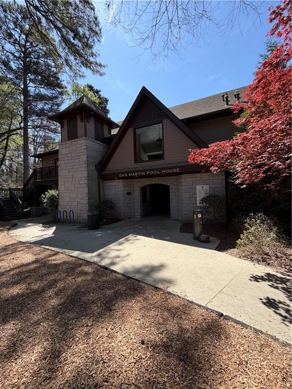 332 Brentwood Drive NE