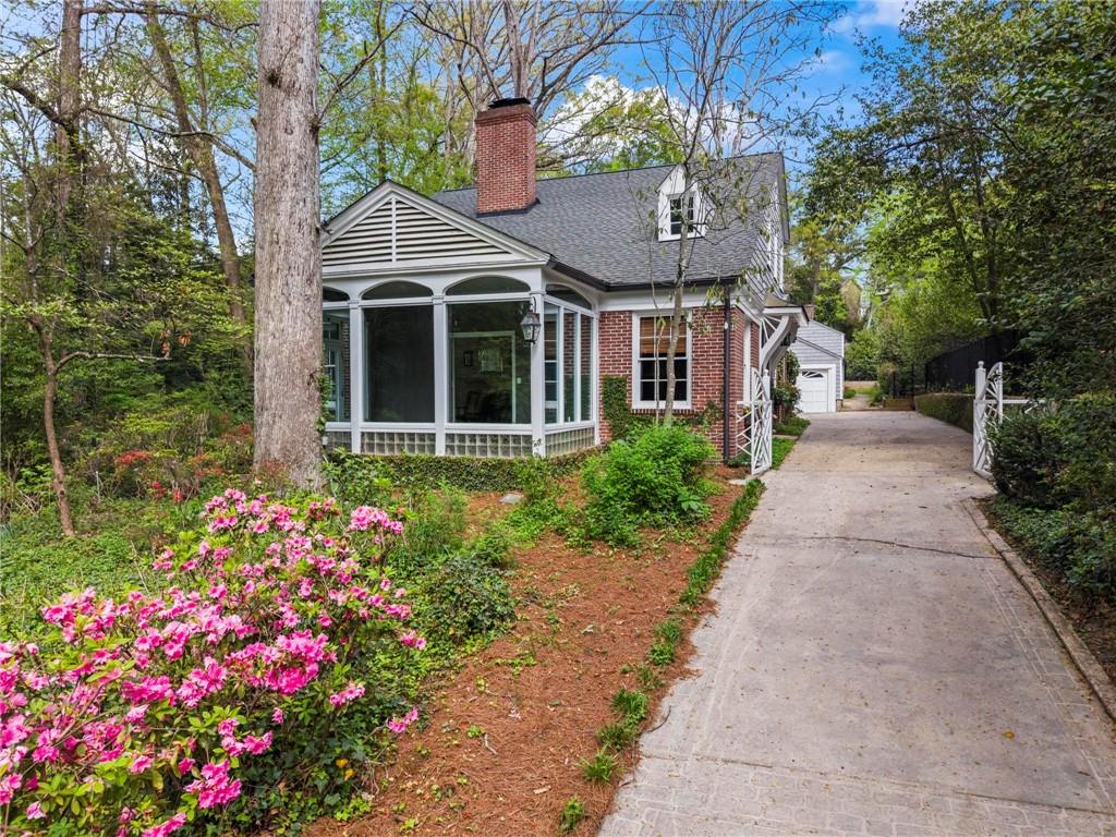 332 Brentwood Drive NE