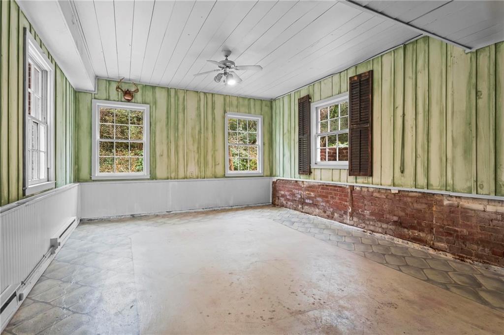 332 Brentwood Drive NE