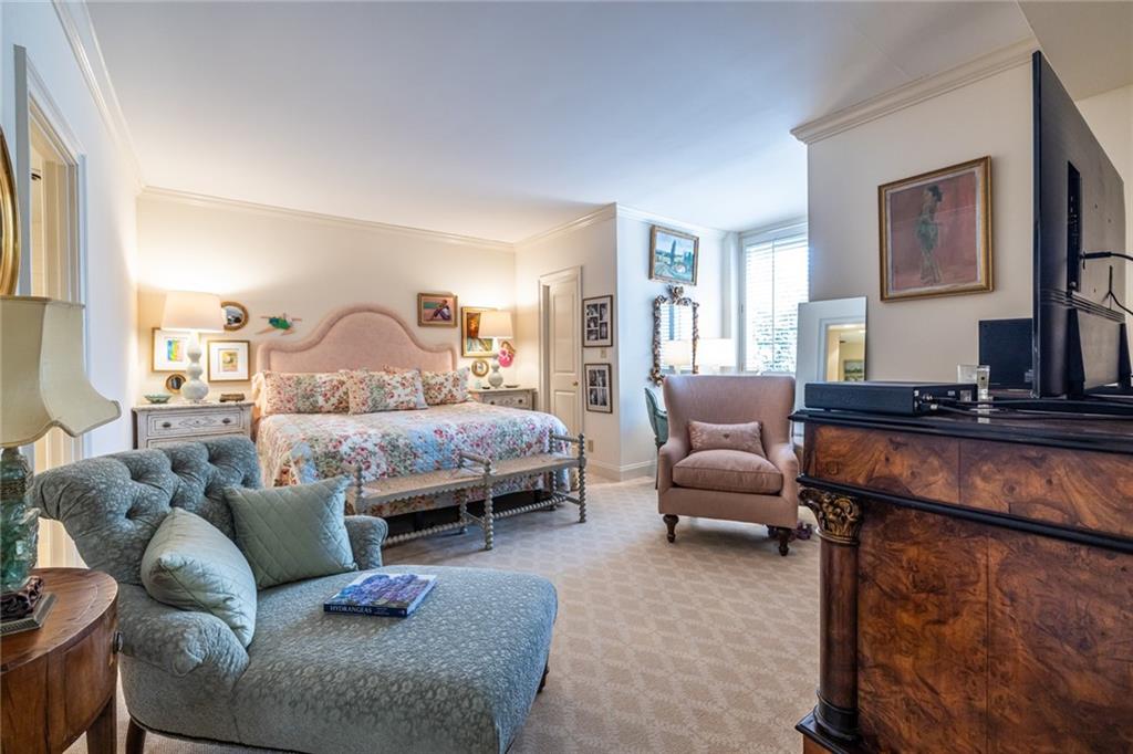 2734 Peachtree Road NW Unit A404