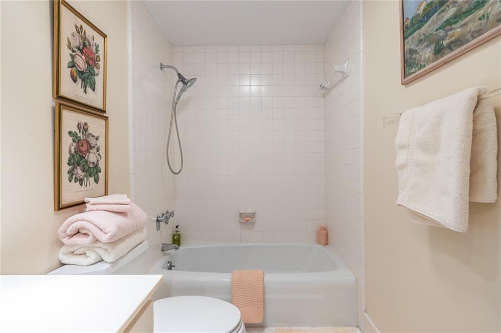 2734 Peachtree Road NW Unit A404