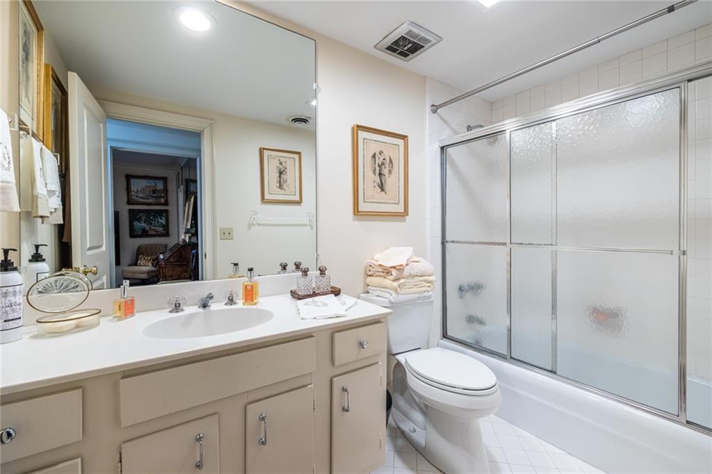 2734 Peachtree Road NW Unit A404