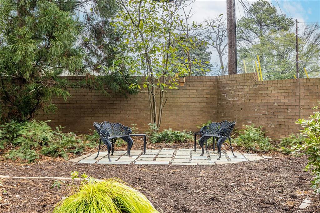 2734 Peachtree Road NW Unit A404