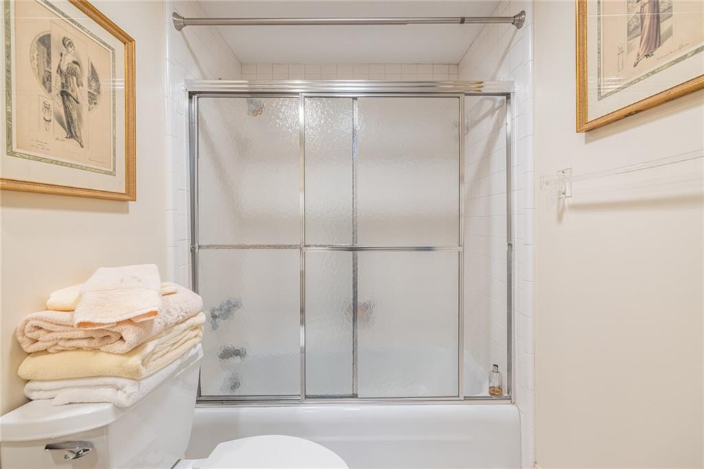 2734 Peachtree Road NW Unit A404