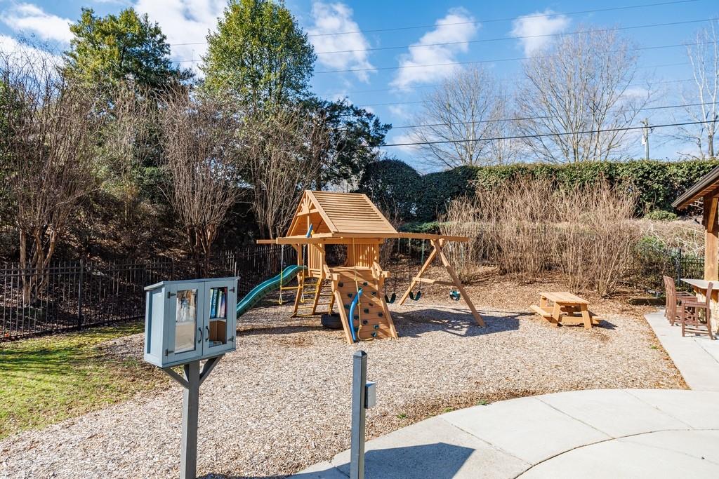 4035 Song Thrush Court NE