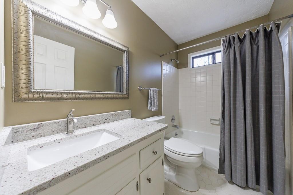 4035 Song Thrush Court NE