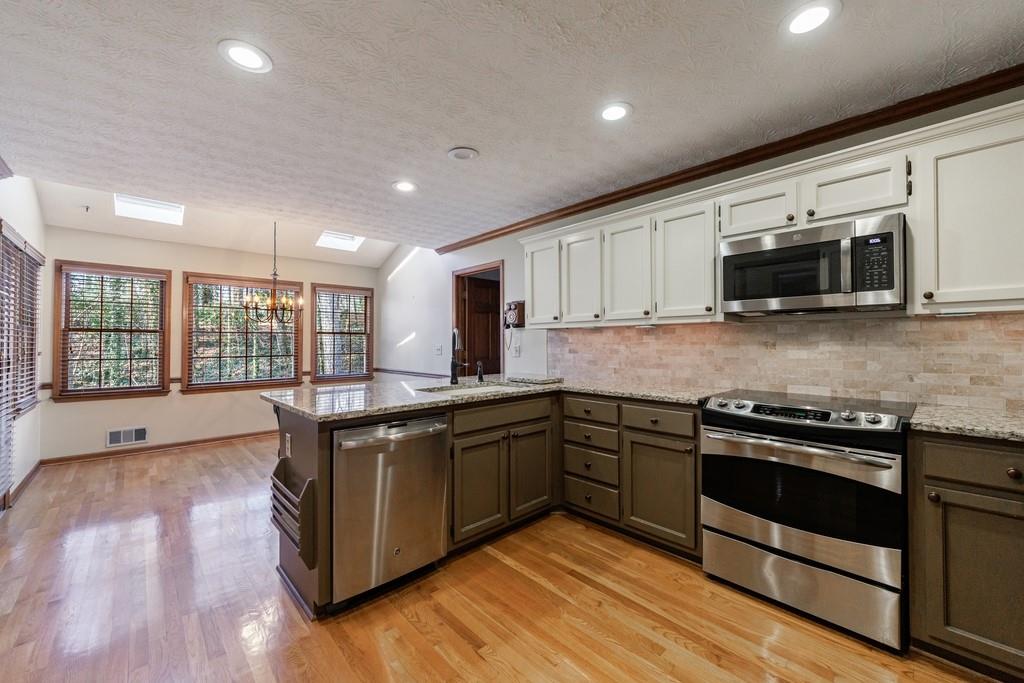 4035 Song Thrush Court NE