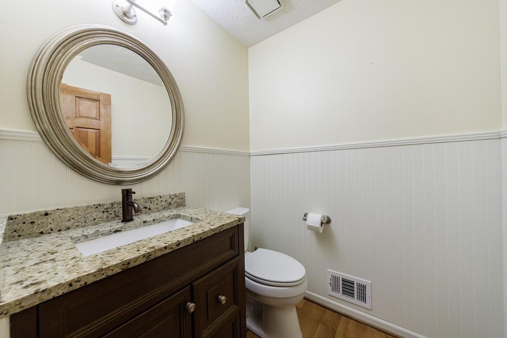 4035 Song Thrush Court NE