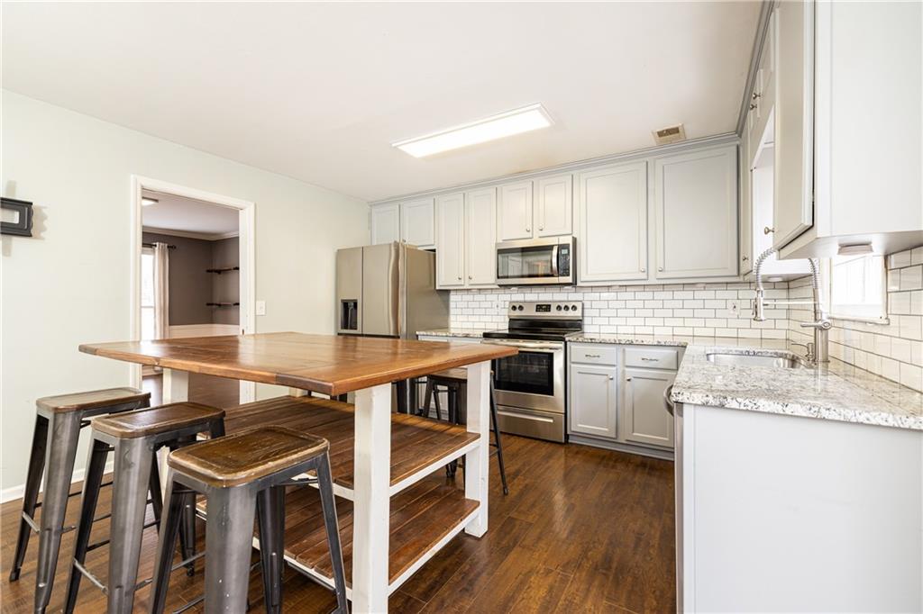 589 Spring Creek Court NE