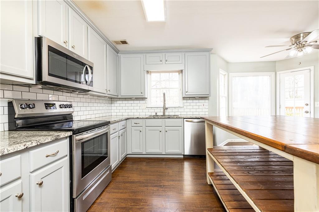 589 Spring Creek Court NE