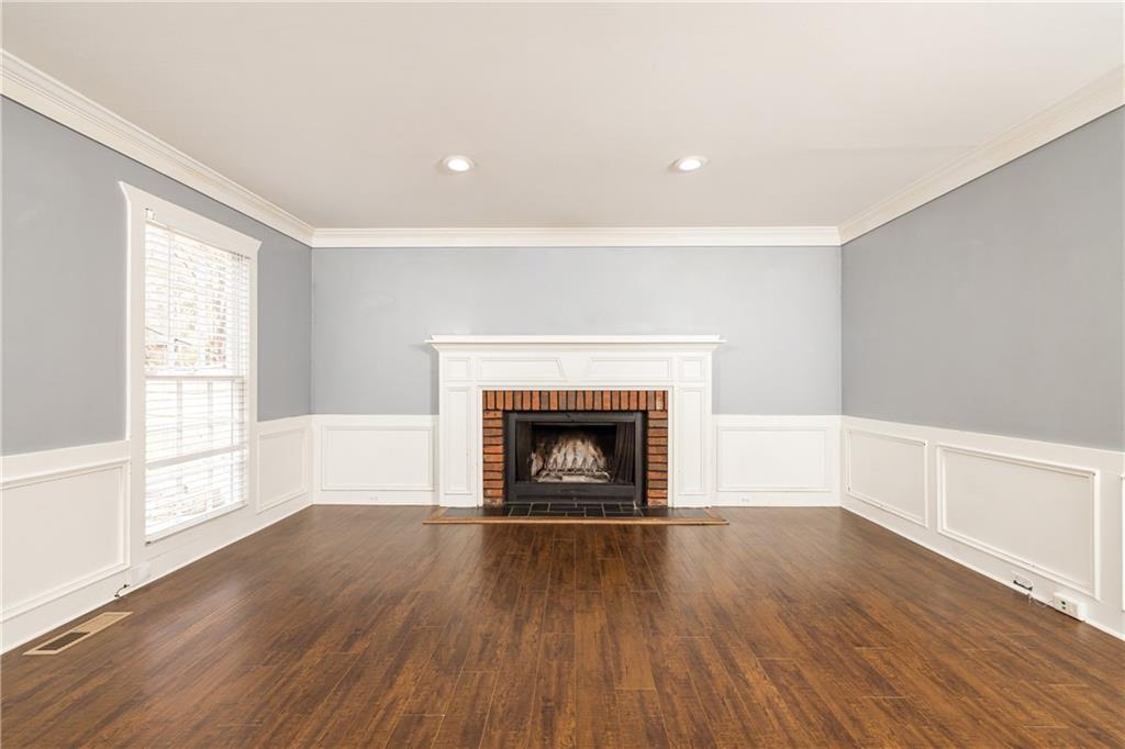 589 Spring Creek Court NE