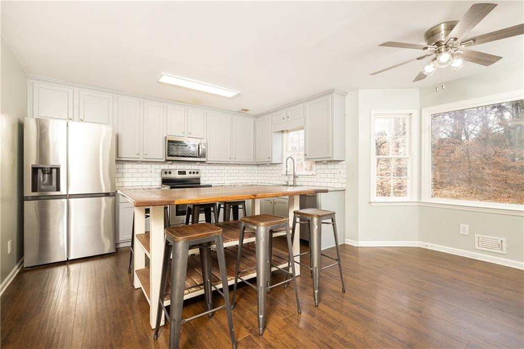 589 Spring Creek Court NE