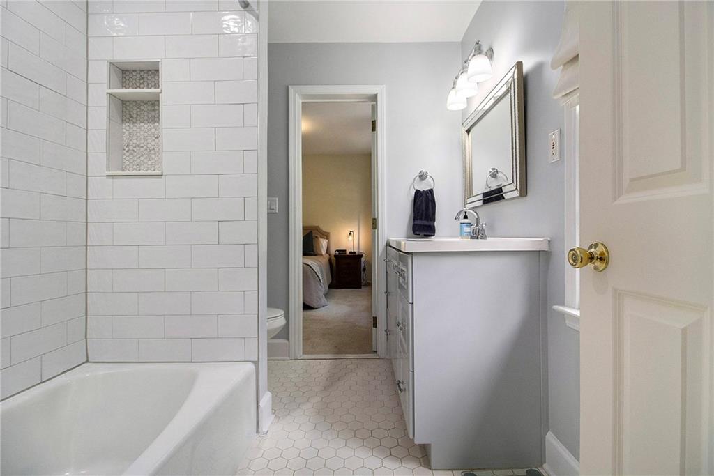 2572 Hyde Manor Drive NW