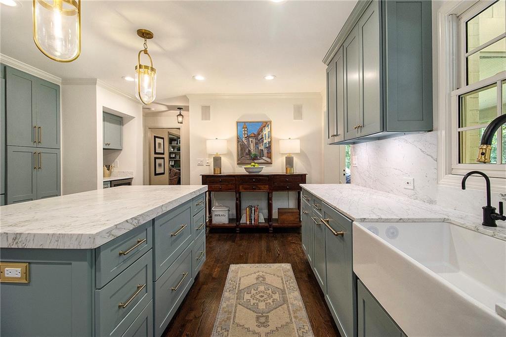 2572 Hyde Manor Drive NW