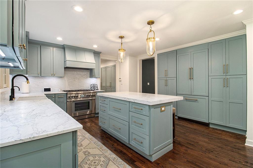 2572 Hyde Manor Drive NW