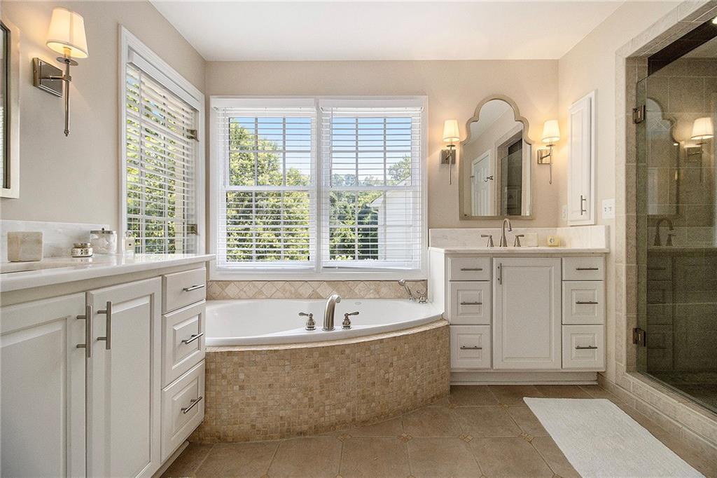 2572 Hyde Manor Drive NW