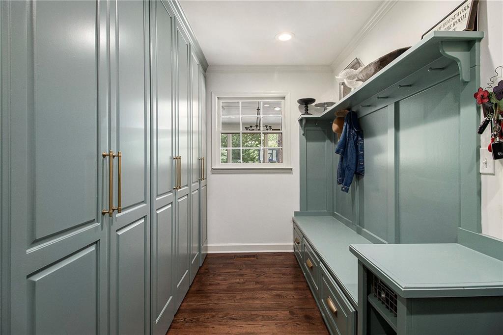 2572 Hyde Manor Drive NW