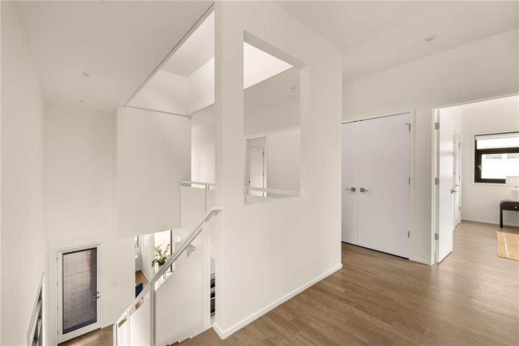 422 Glen Iris Drive NE