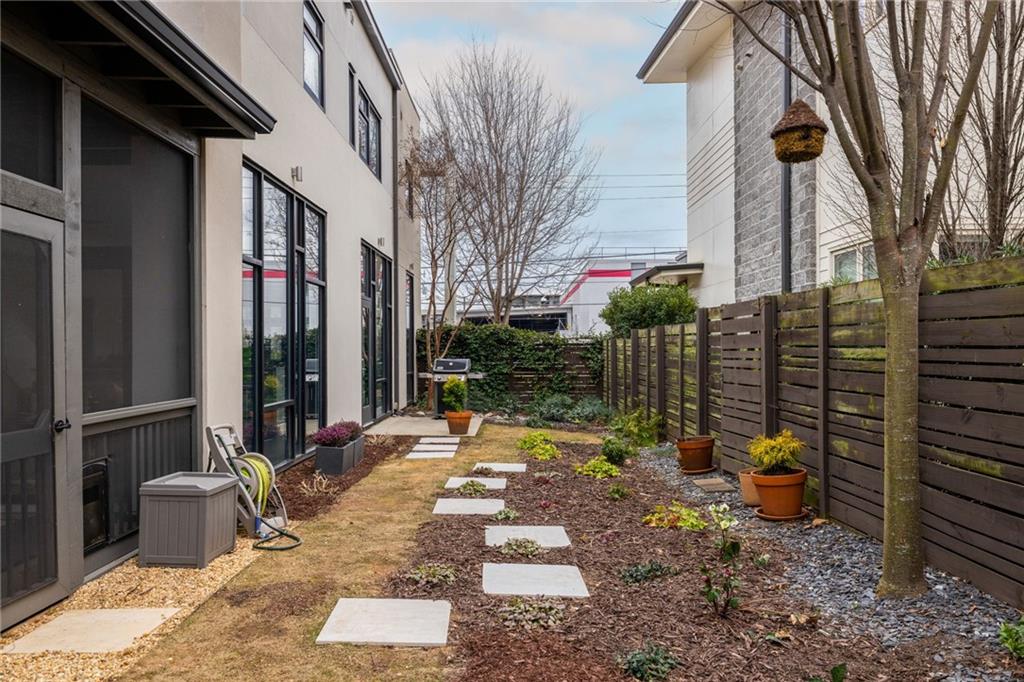 422 Glen Iris Drive NE