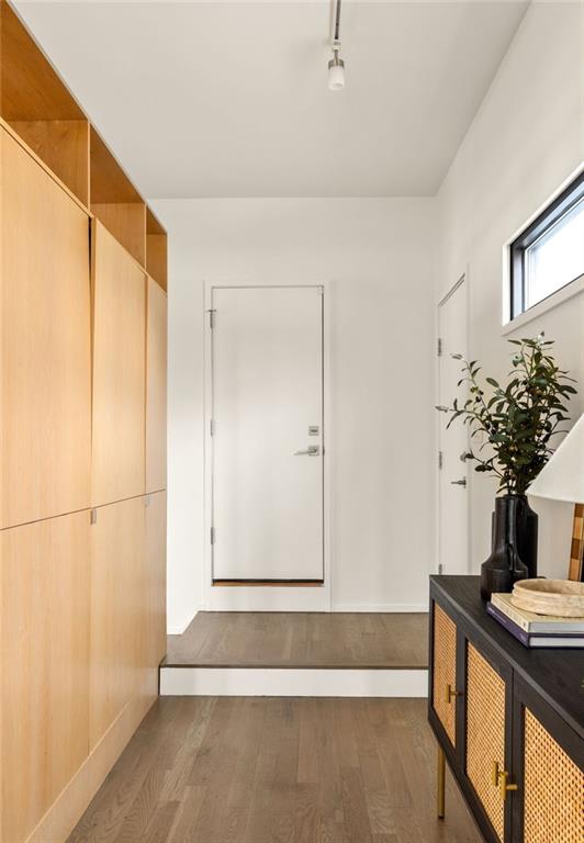 422 Glen Iris Drive NE