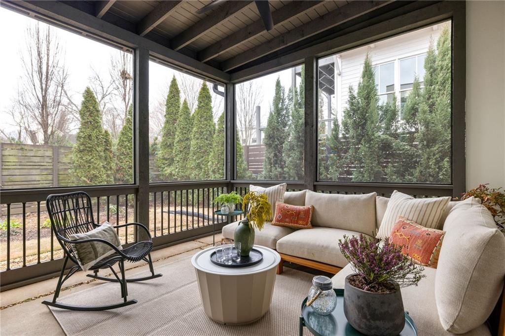 422 Glen Iris Drive NE