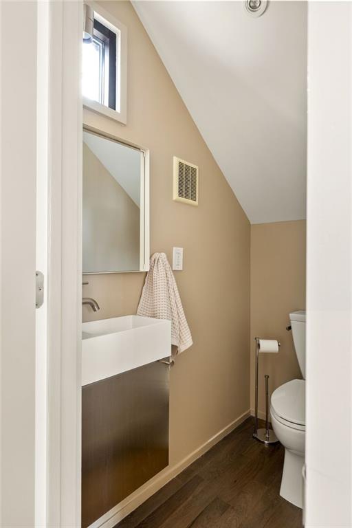 422 Glen Iris Drive NE