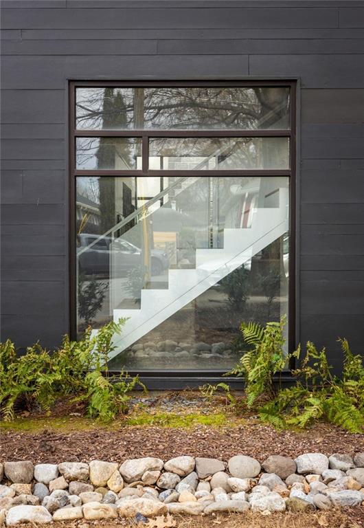 422 Glen Iris Drive NE