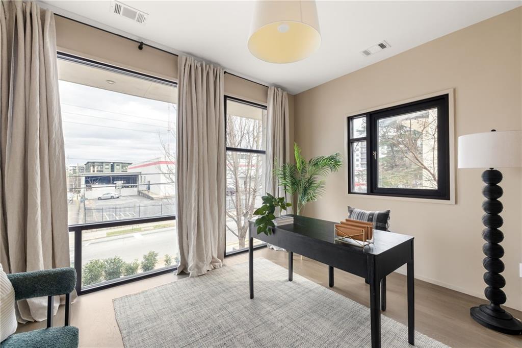 422 Glen Iris Drive NE