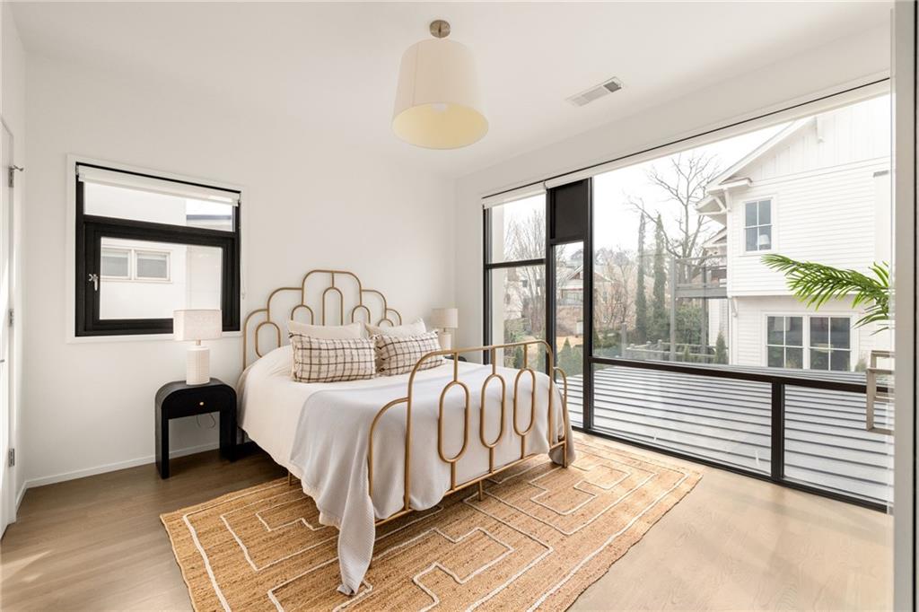 422 Glen Iris Drive NE