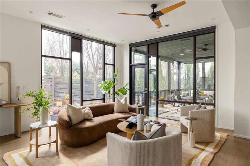 422 Glen Iris Drive NE