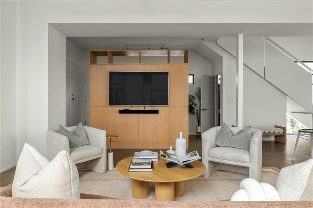 422 Glen Iris Drive NE