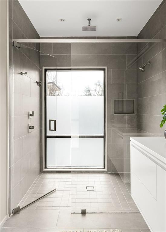 422 Glen Iris Drive NE