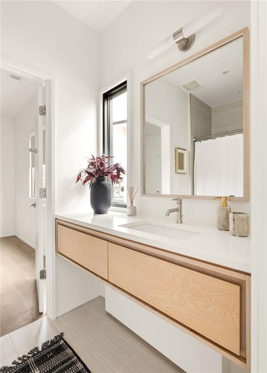 422 Glen Iris Drive NE