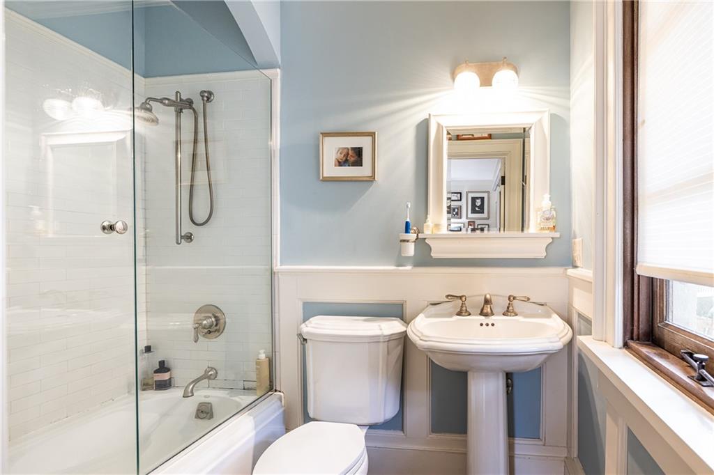 870 Wellesley Drive NW