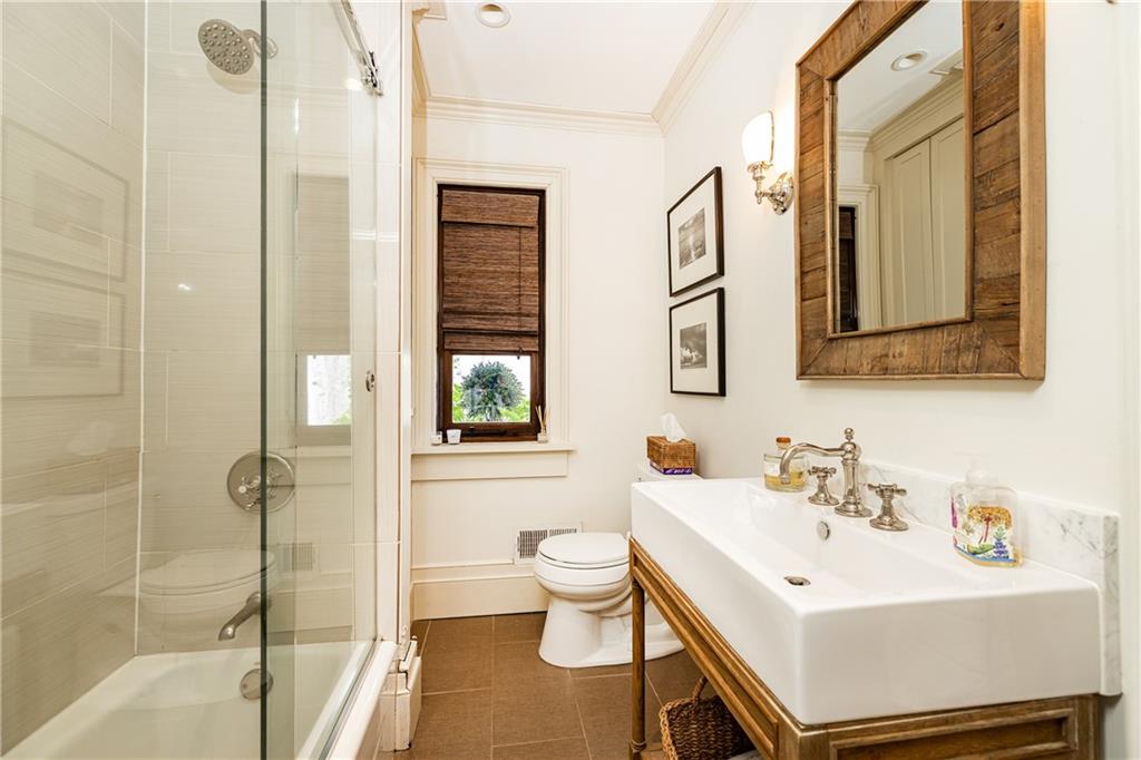 870 Wellesley Drive NW