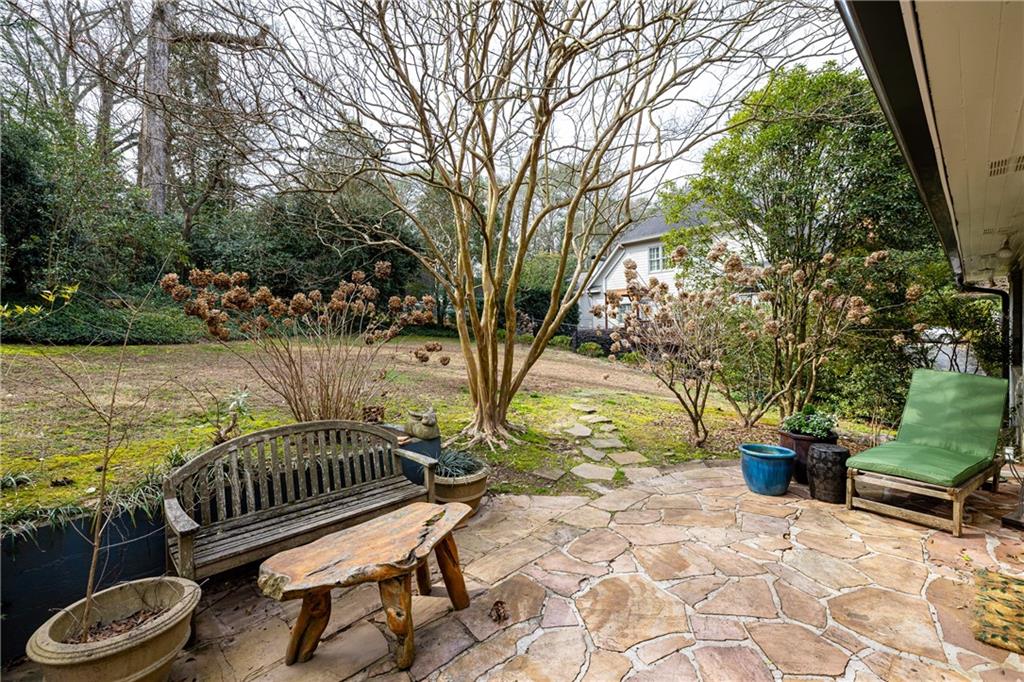 870 Wellesley Drive NW