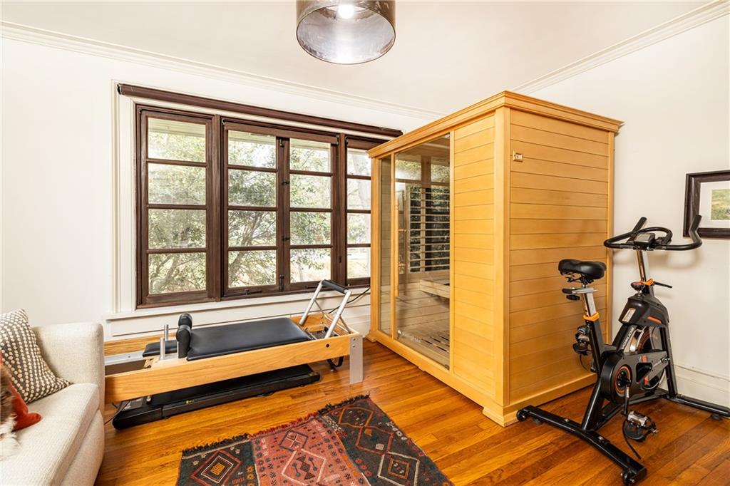 870 Wellesley Drive NW