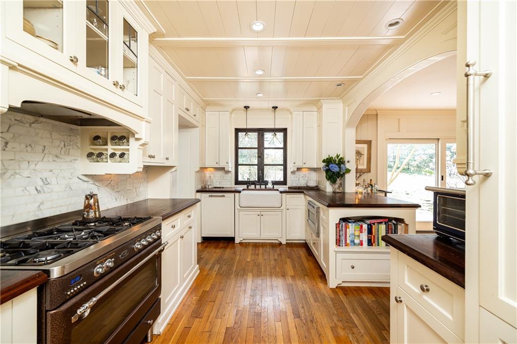 870 Wellesley Drive NW