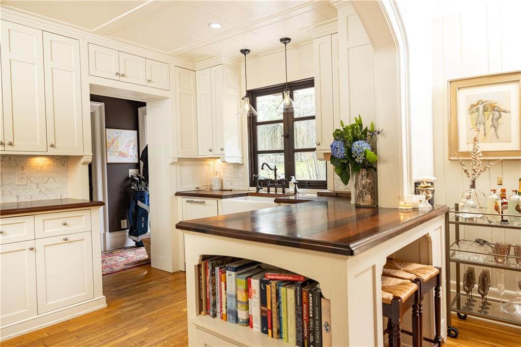 870 Wellesley Drive NW